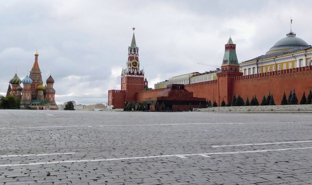 Красная площадь ноябрь. Красная площадь Москва в ноябре. Красная площадь 7. Появляется листья на красной площади. Красная площадь English the State Duma.