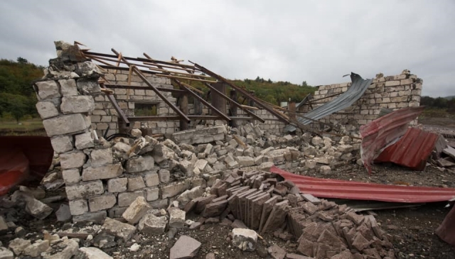 Разрушения после обстрела. Нагoрный Карабах  