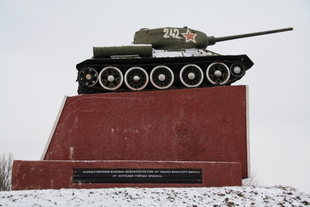 Танк Т-34−85 в Брянске 