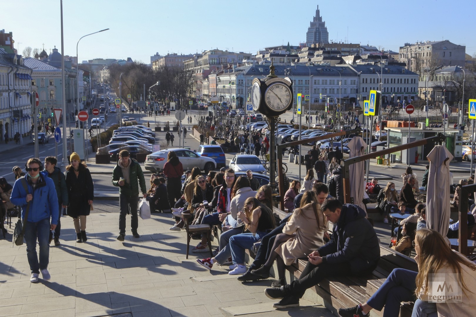 События в москве весной. Люди весной в Москве.