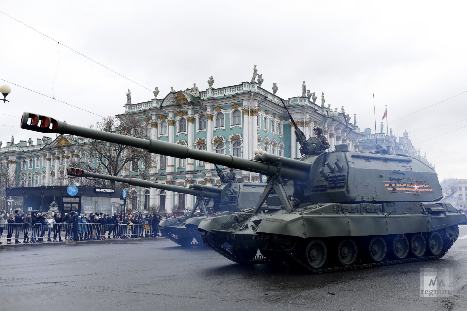 От Т-34 до С-400: в Петербурге на парад Победы вышла боевая техника