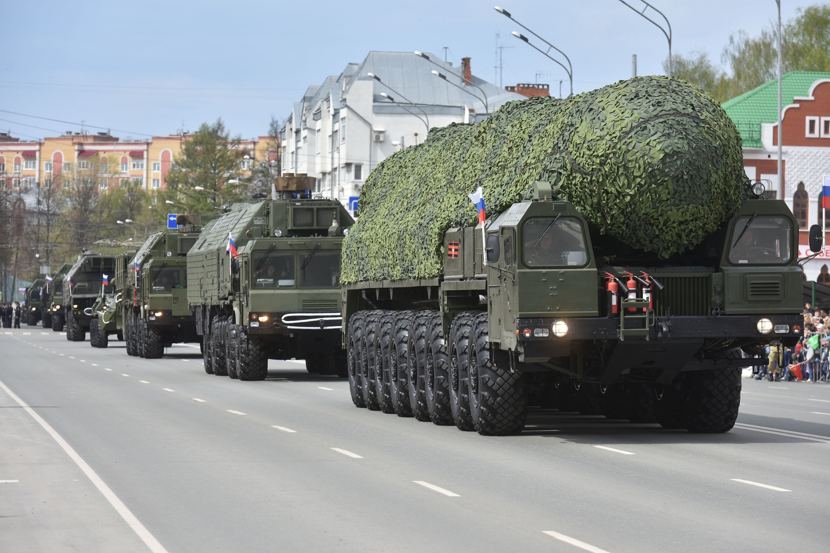 В Йошкар-Оле на параде Победы показали образцы современной военной техники