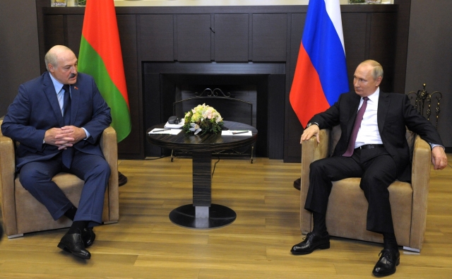 Президент России Владимир Путин с президентом Белоруссии Александром Лукашенко