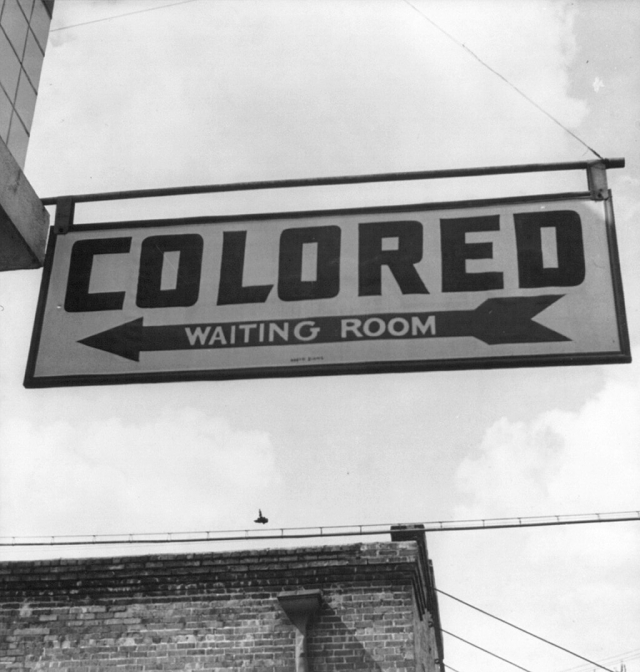 Знак «Для цветных», зал ожидания пассажиров в штате Джорджия, 1943 год