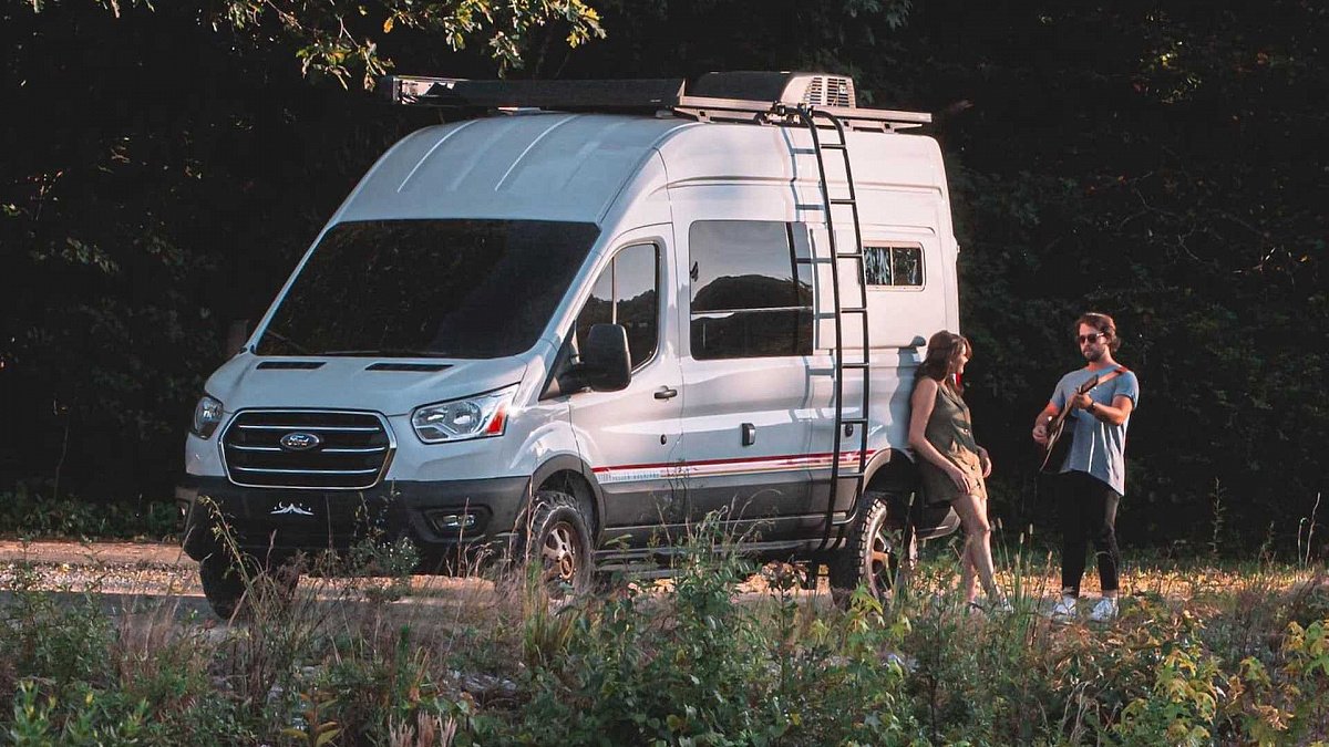 В США представили автодом на основе Ford Transit