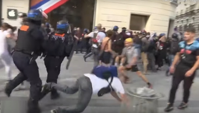 Работа полиции Франции на протестах в Париже