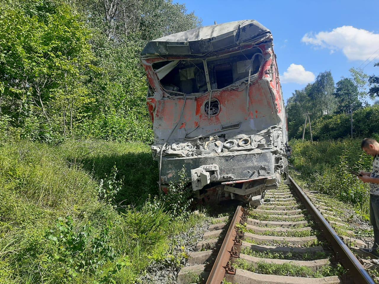 Чтобы не скучать в поезде пара играет в карты и занимается сексом