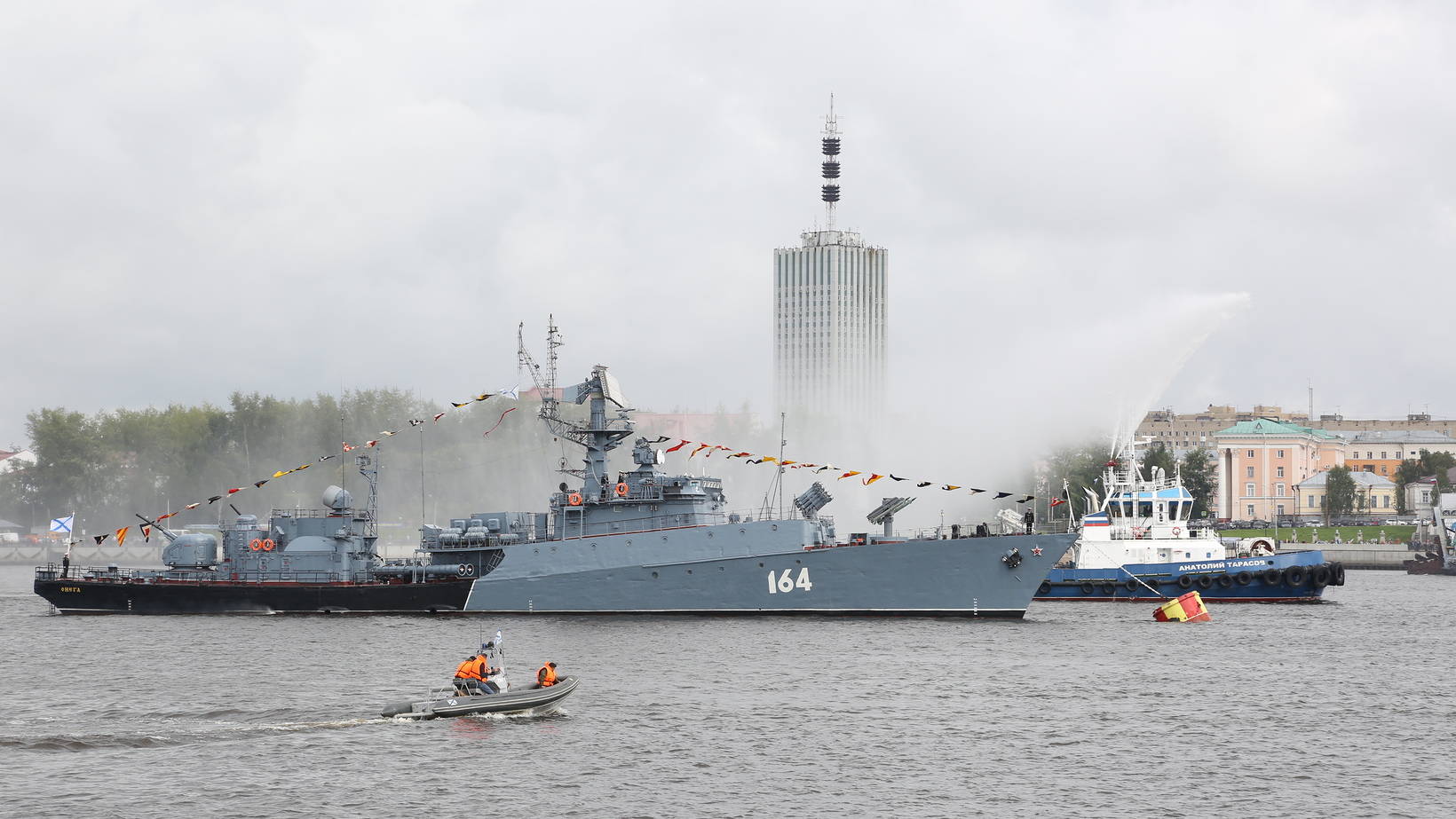 В Архангельске состоялся военно-морской парад в честь конвоя «Дервиш»