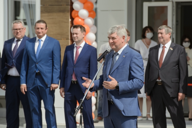 Церемония открытия школы