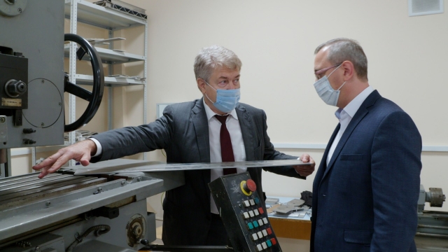 Губернатору Владиславу Шапше показали работу учебного оборудования