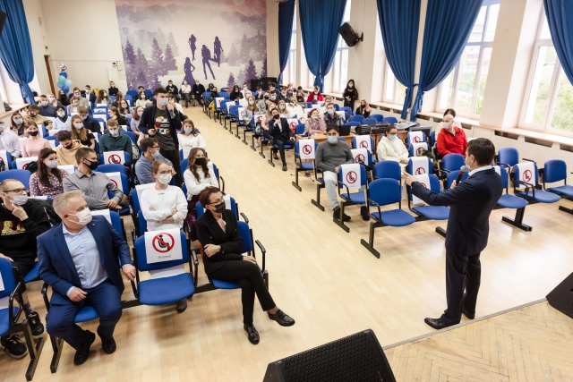 Губернатор Мурманской области выступает перед студентами и коллективом МАГУ