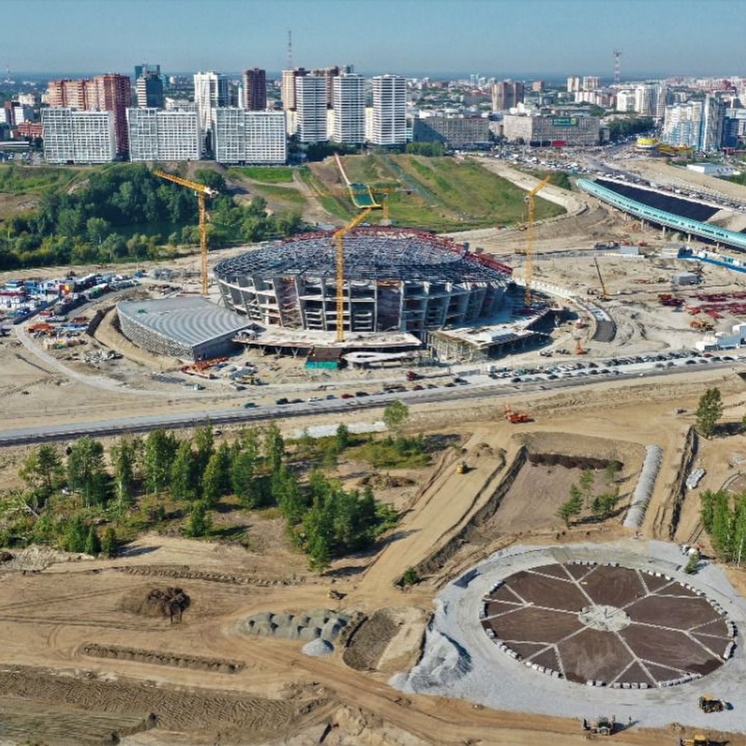 Возле будущей ледовой арены Новосибирска появилась снежинка