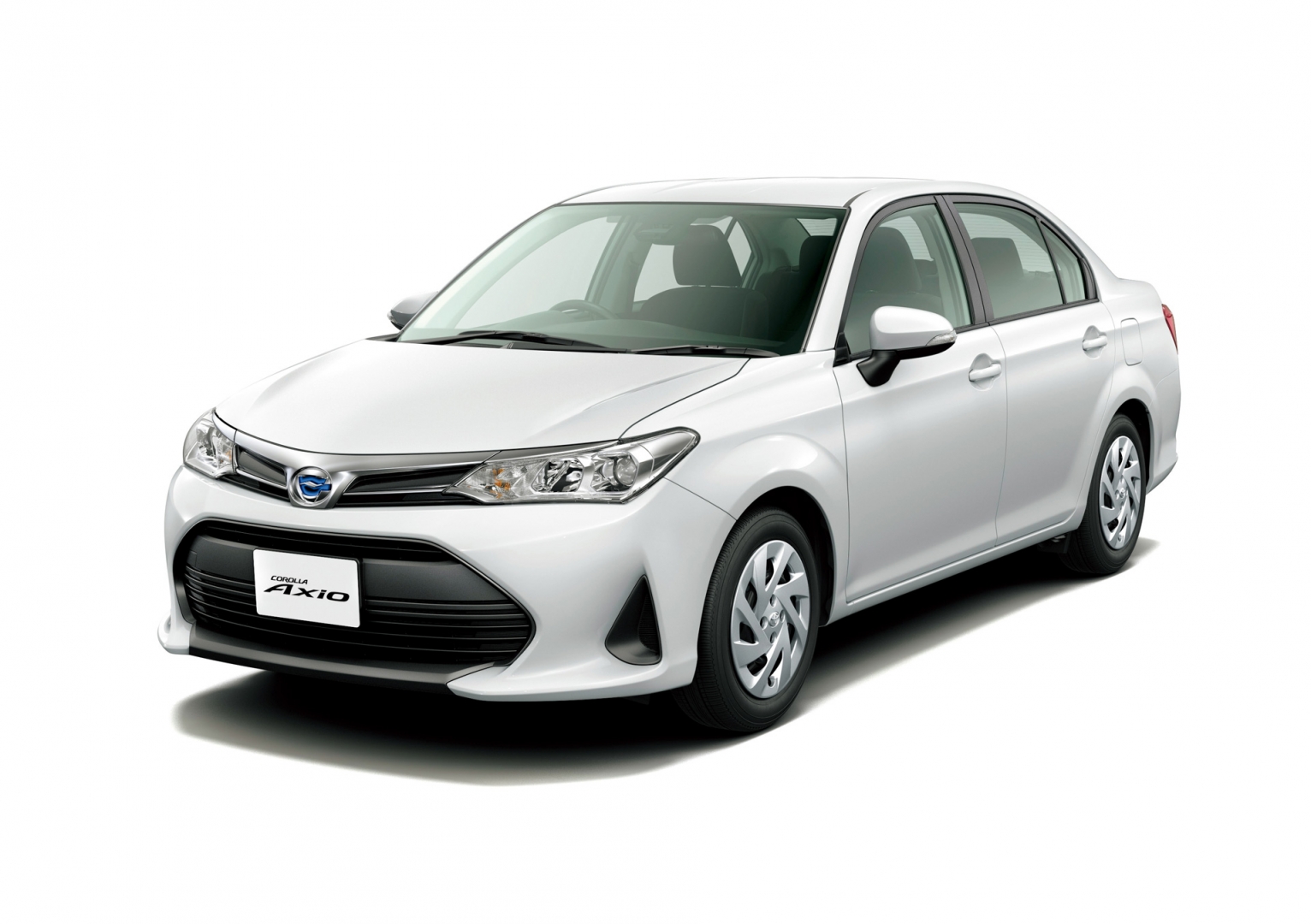 Toyota представила обновленные Corolla Fielder и Corolla Axio