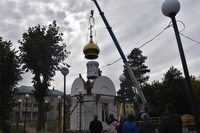 Освящение и установка купола на часовню на территории ЦРБ в Красноармейском районе