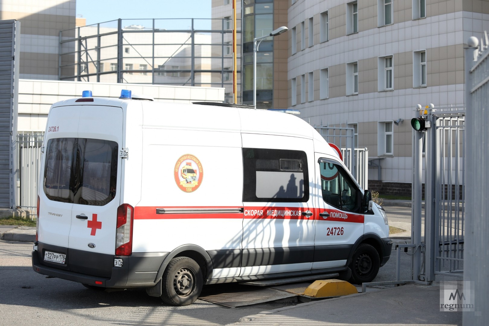 После массового отравления строителей в Петербурге подрядчик ведёт проверку