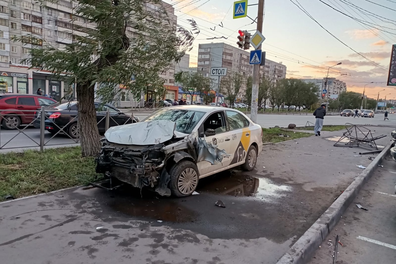 Дырки» в законе сыграли в пользу «Яндекса» — бардак на рынке такси