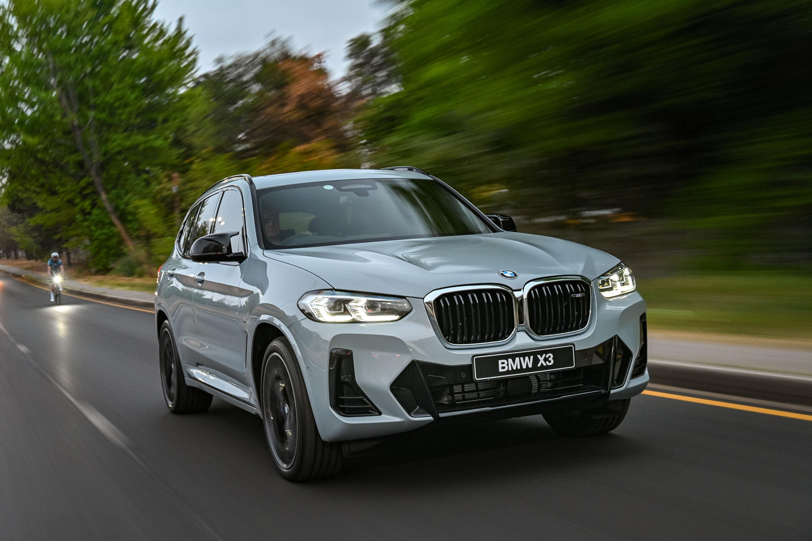 BMW представила обновлённый кроссовер X3 M40i