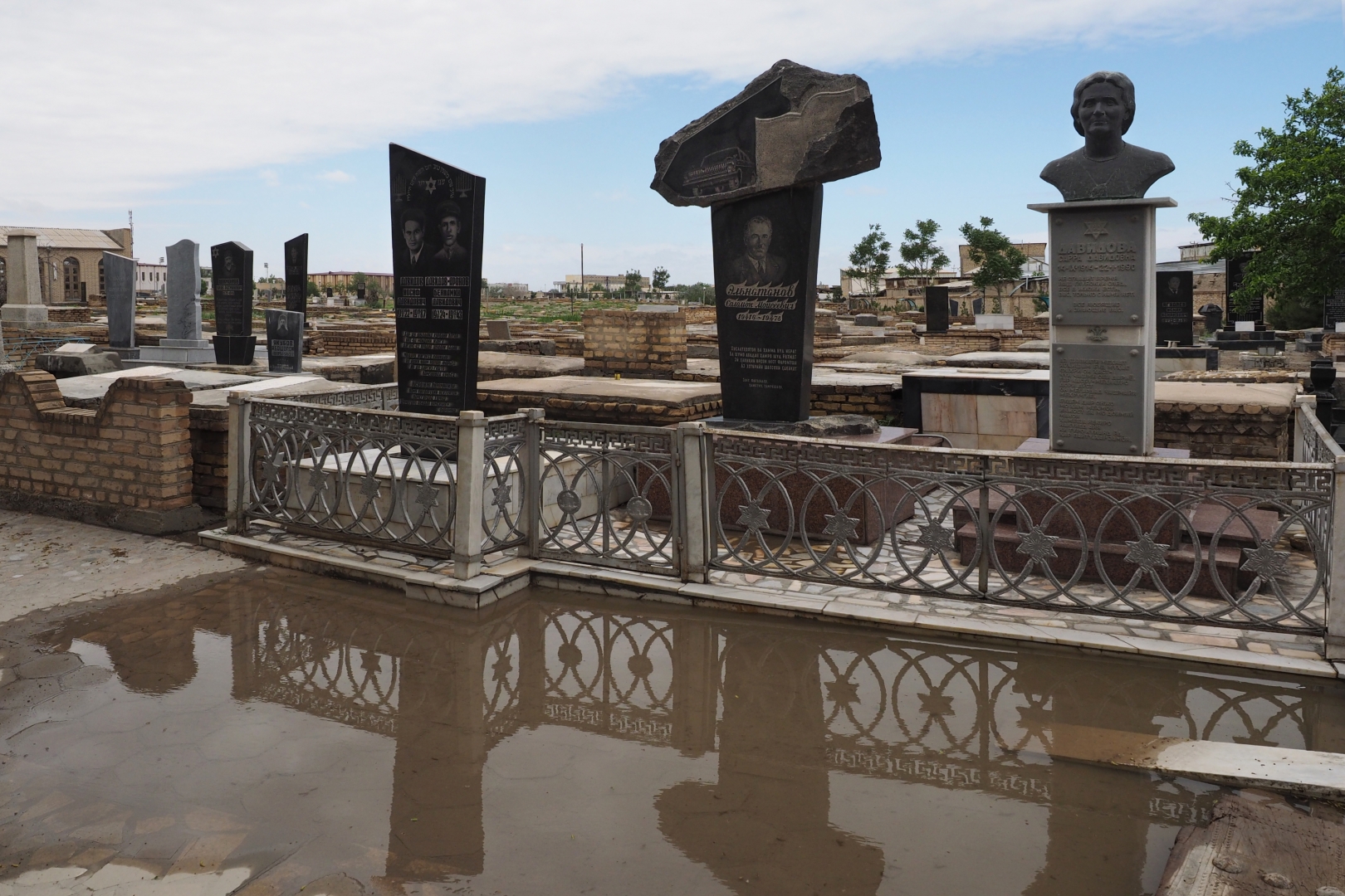 Древнее еврейское кладбище в Бухаре