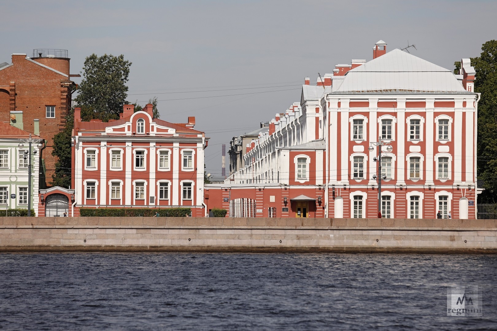 Спбгу на университетской набережной