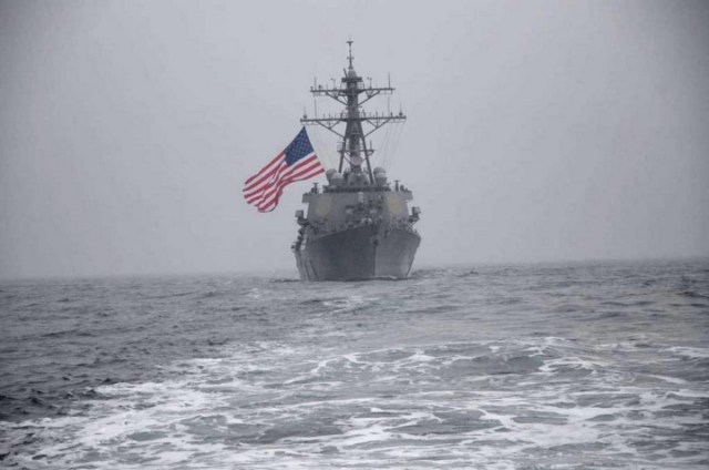 Корабль ВМС США в Чёрном море, вблизи от берегов Украины