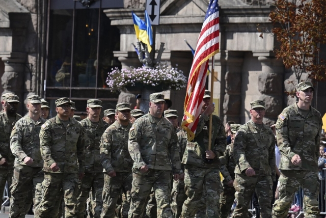 Солдаты вооруженных сил США на праздновании Дня независимости Украины 