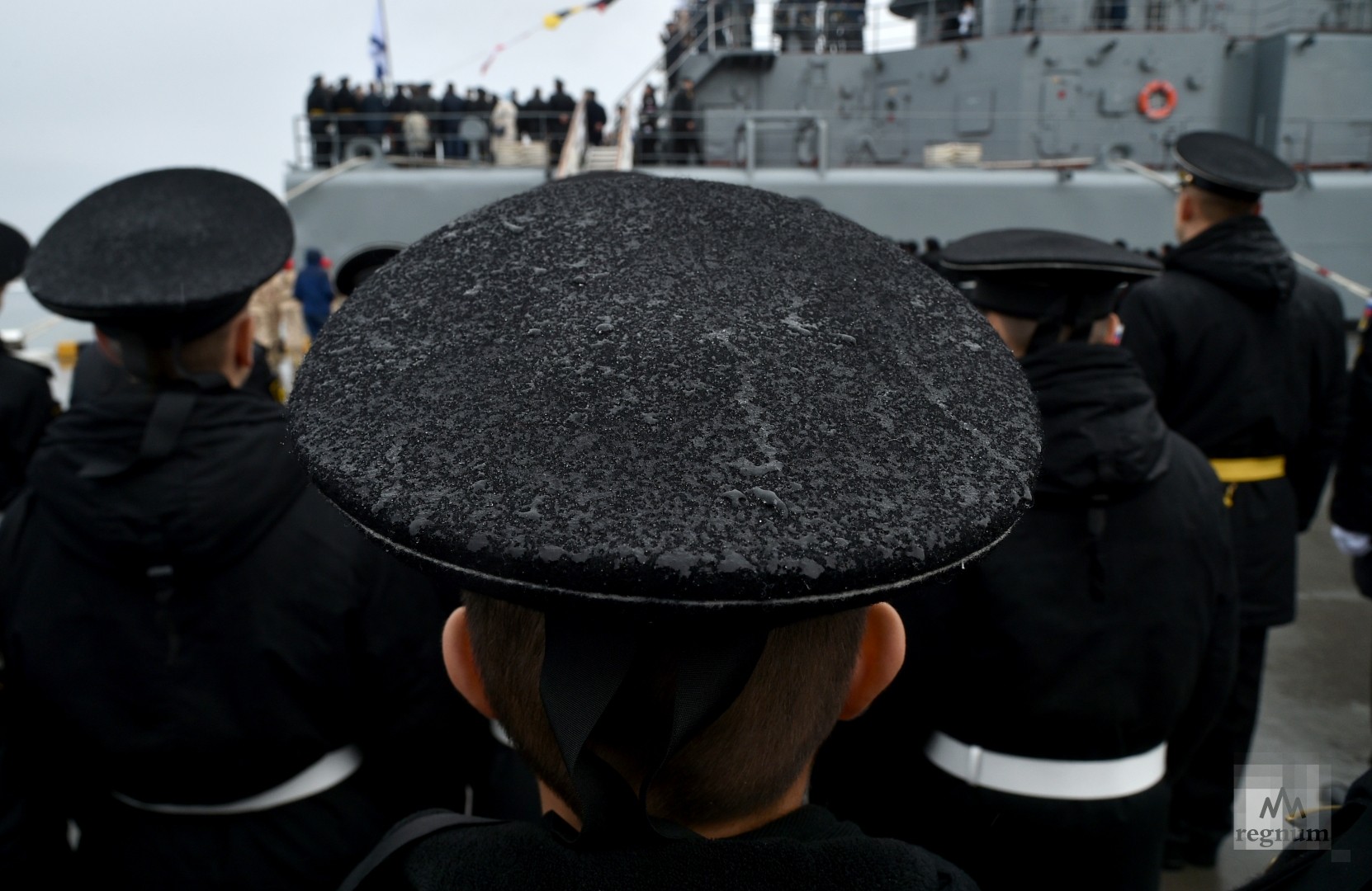 Торжественная церемония подъёма кормового Георгиевского военно-морского флага