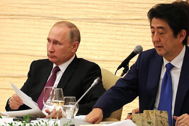 Владимир Путин и Синдзо Абэ в ходе переговоров 