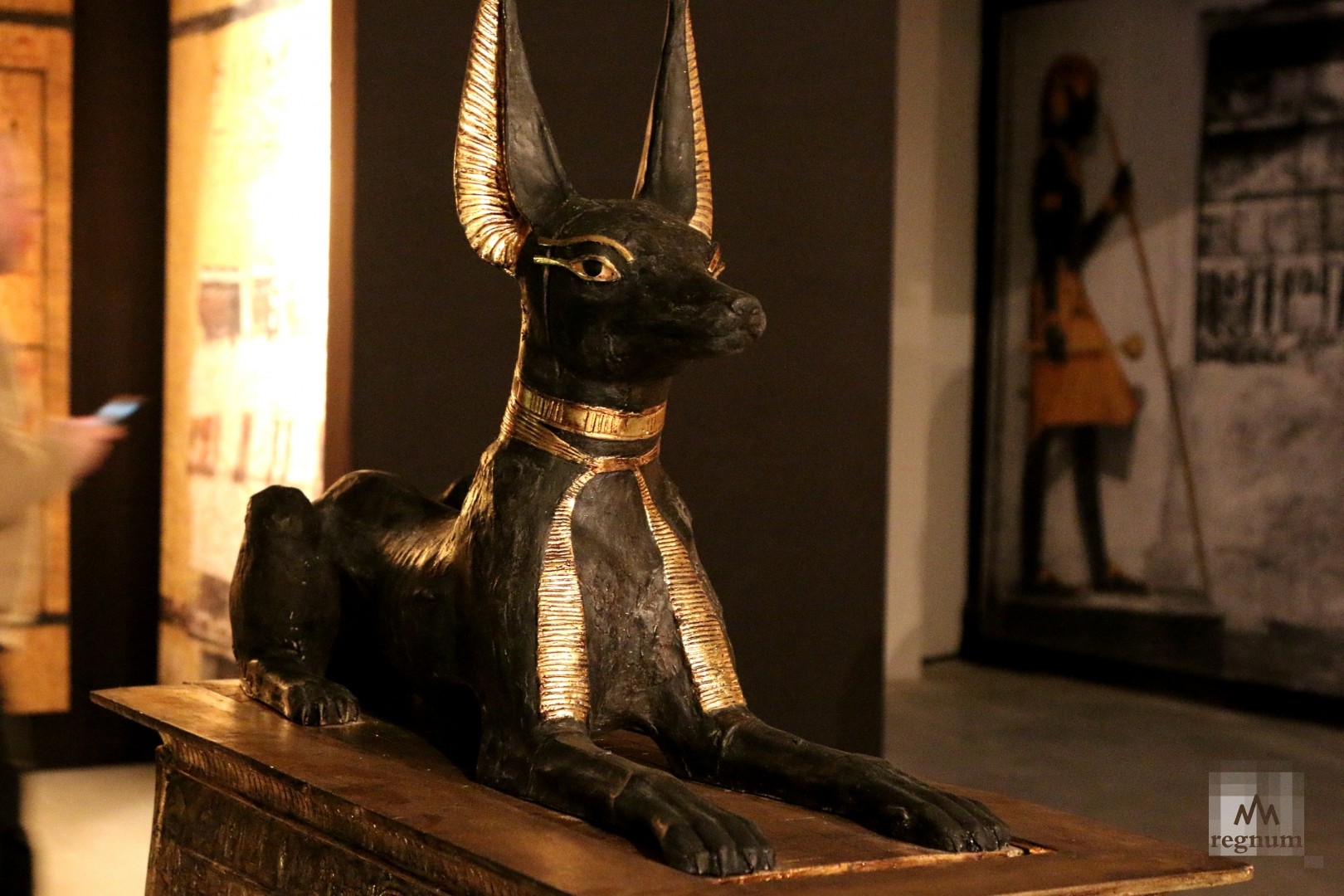 Статуя Анубиса на выставке «Сокровища гробницы Тутанхамона» ВДНХ