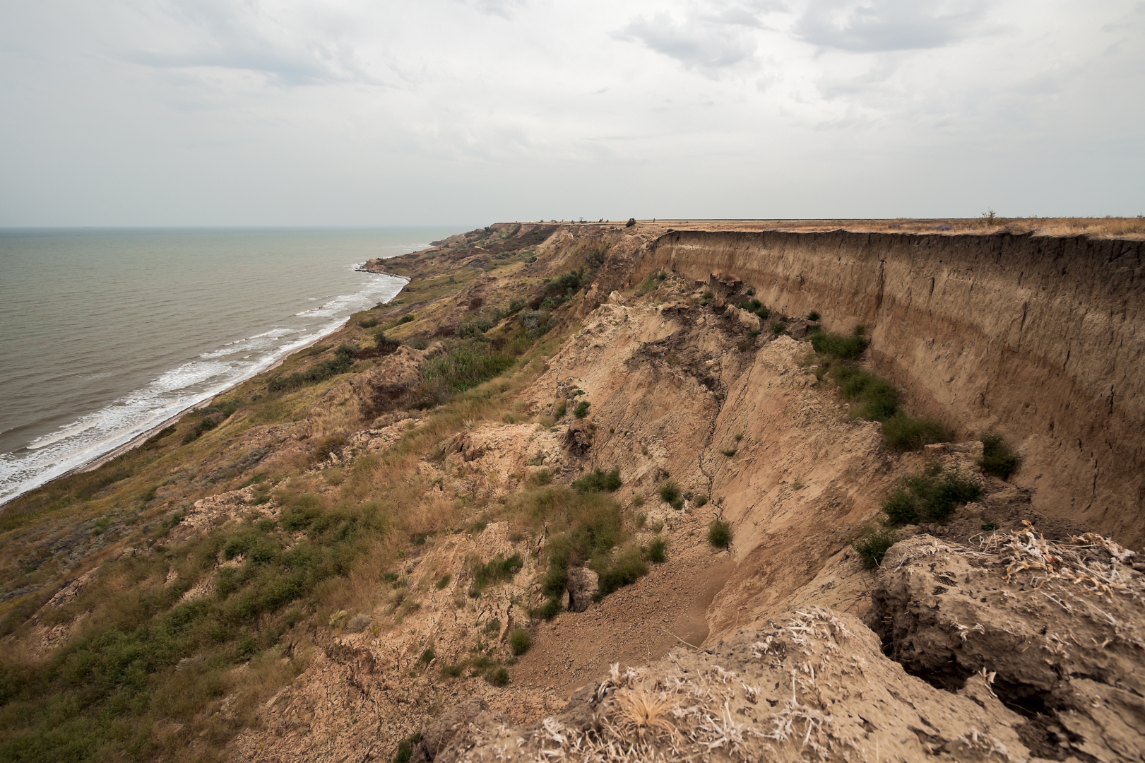 Над Азовским морем появились парящие в небе корабли