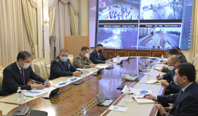 В резиденции Акорда глава Казахстана провел совещание с участием руководства администрации президента, Совета безопасности, силовых структур