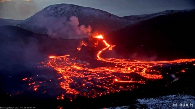 Извержение вулкана Фаградальсфьядль в Исландии 19 марта 2021 г. Не проявлял активности 6 тыс. лет