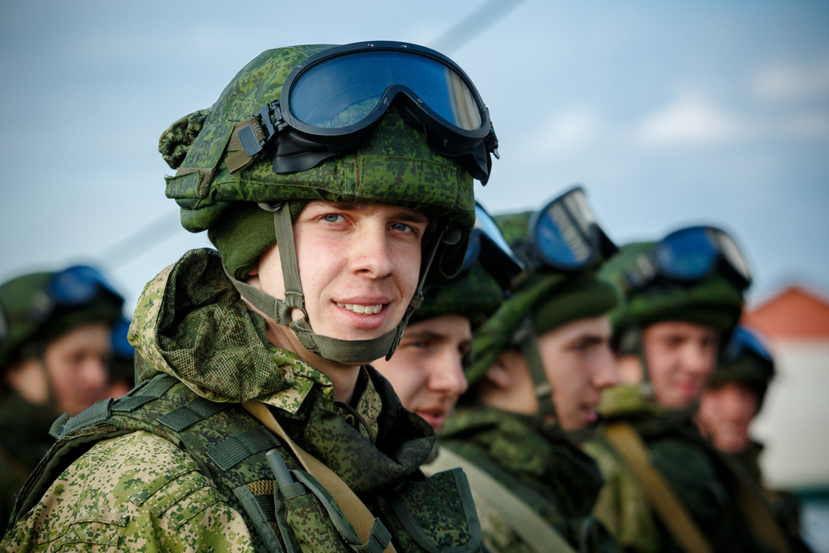 Сроки возвращения российских войск зависят от Запада, заявили в Минске