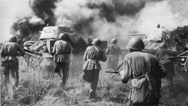 Атака советских войск под Прохоровкой. 1943