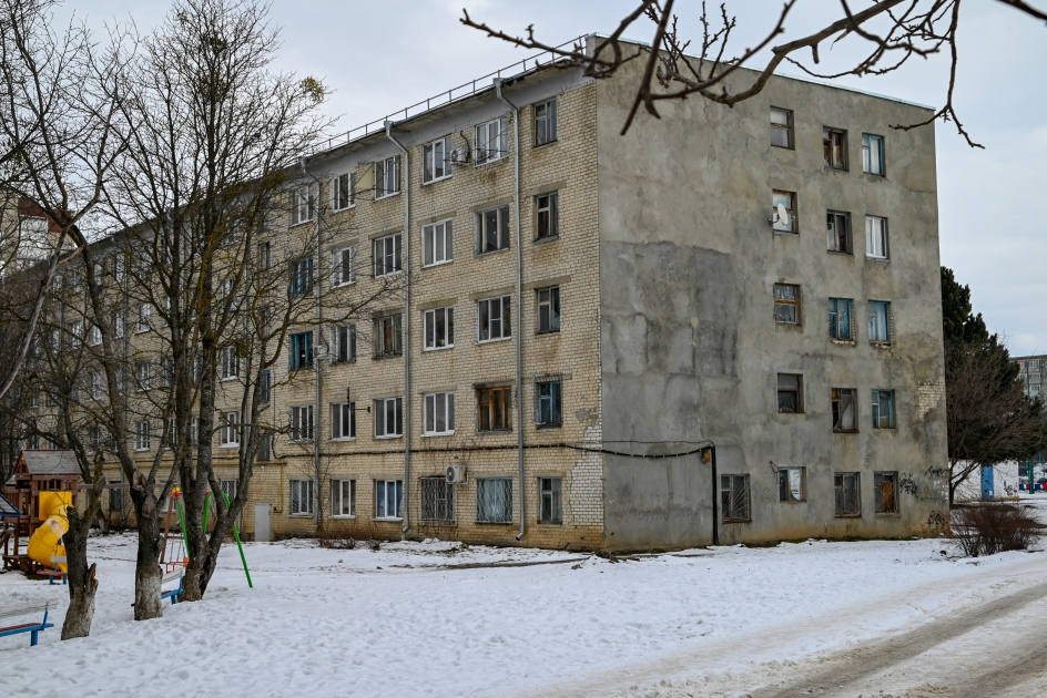 Аварийное здание. Аварийный многоквартирный дом. Аварийный МКД. Реконструкция пятиэтажек. Многоэтажный дом.