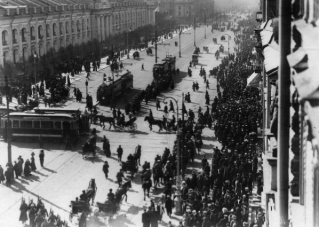 Демонстрация протеста на Невском проспекте. 15 апреля 1912. Санкт-Петербург