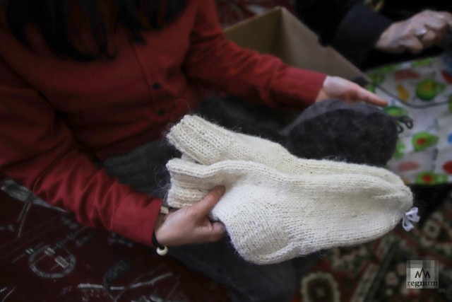 Вологодские волонтеры вяжут носки и шьют балаклавы для участников СВО