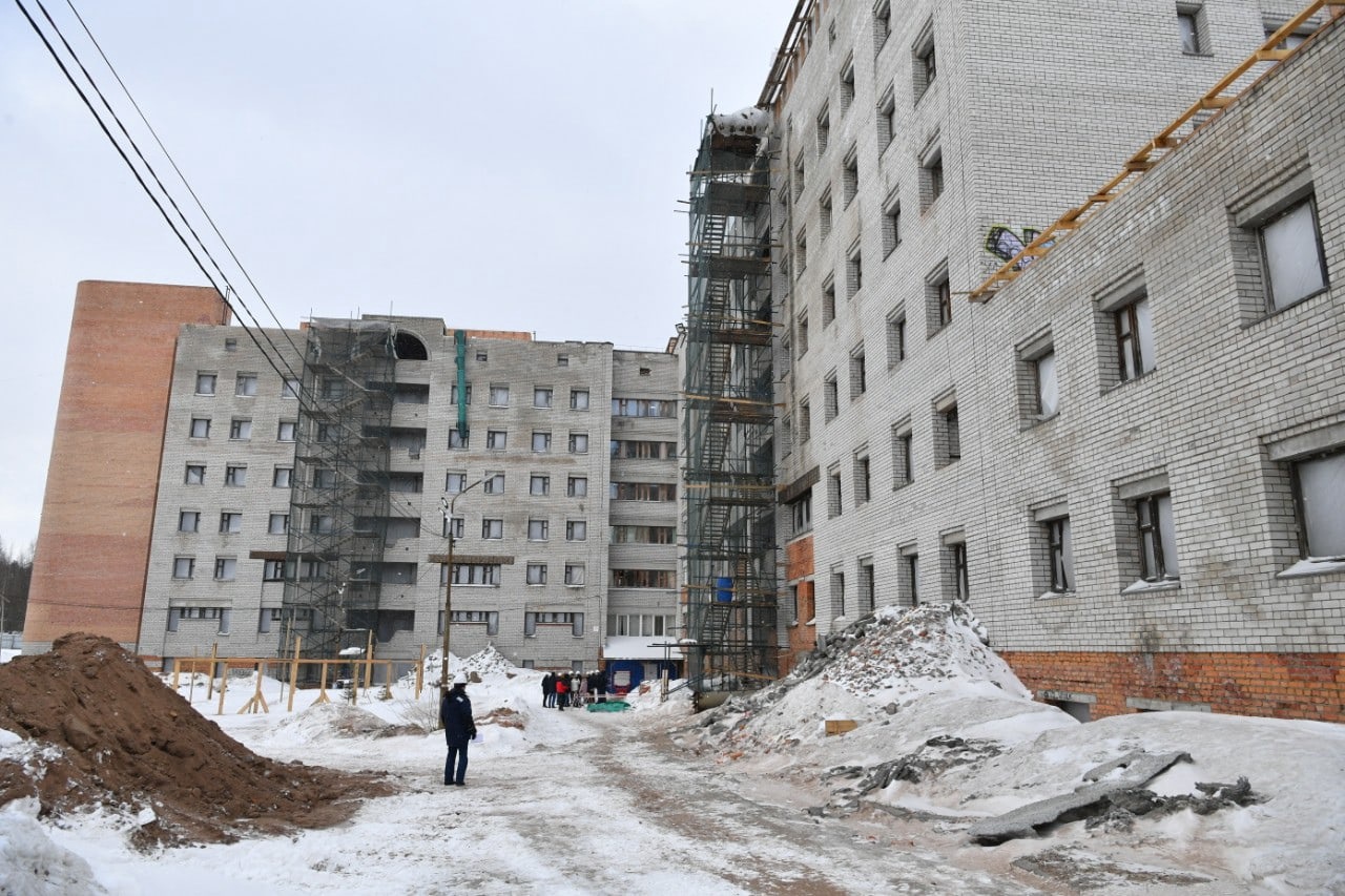 В Петрозаводске началась реконструкция заброшенной 30 лет назад больницы