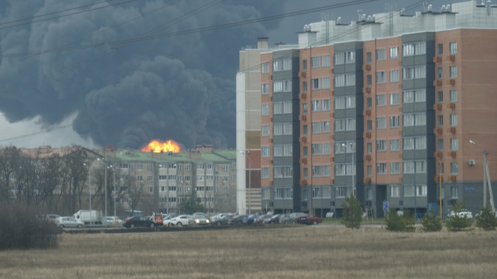 В Белгороде горит крупная нефтебаза — фото