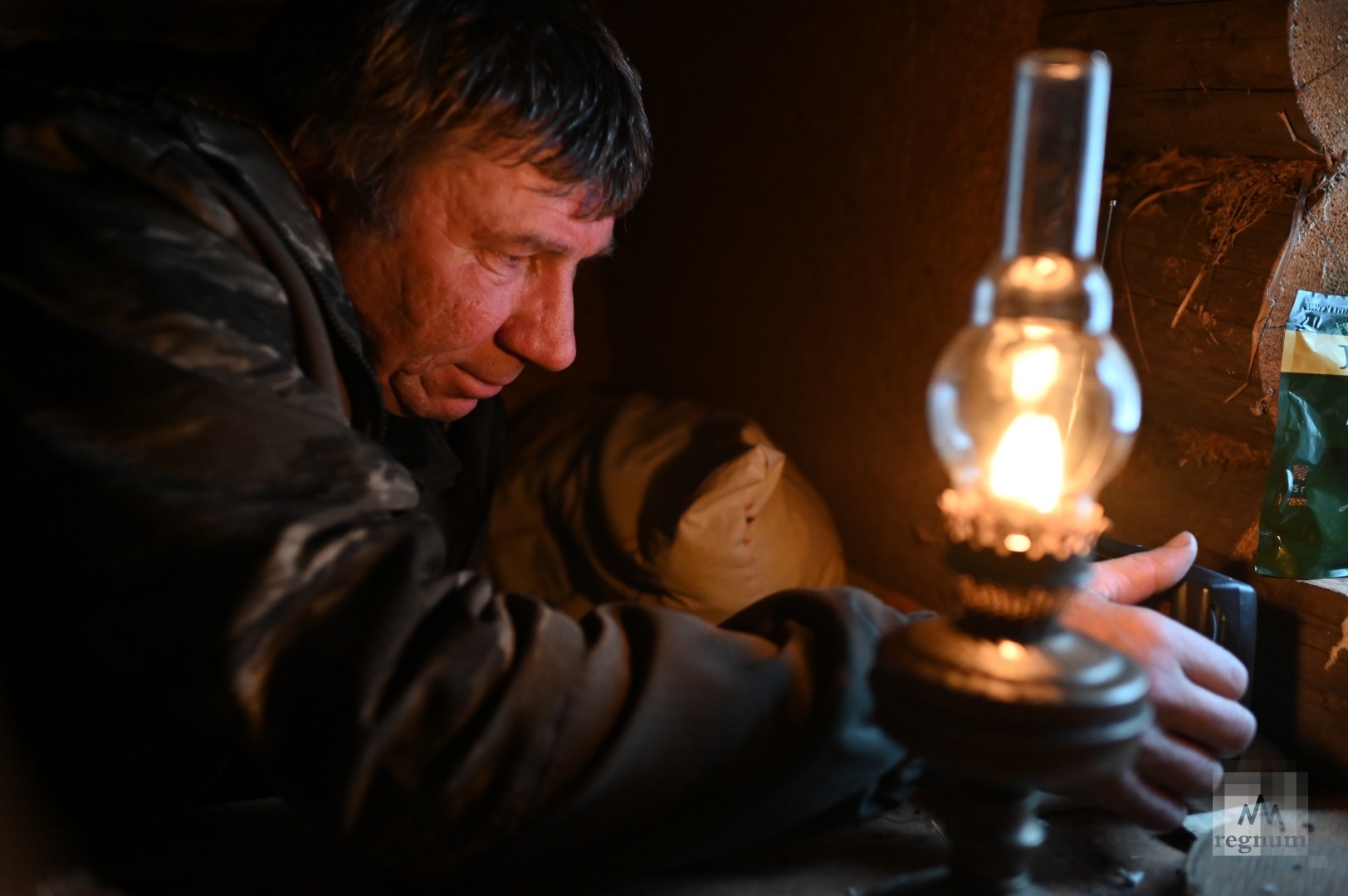 Павел Владимирович ночует в охотничьем домике в тайге