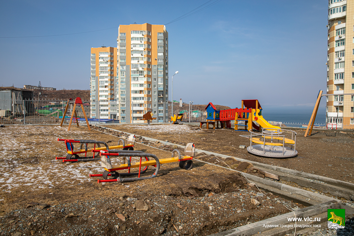 Во Владивостоке по нацпроекту строят детский сад с видом на море и школу