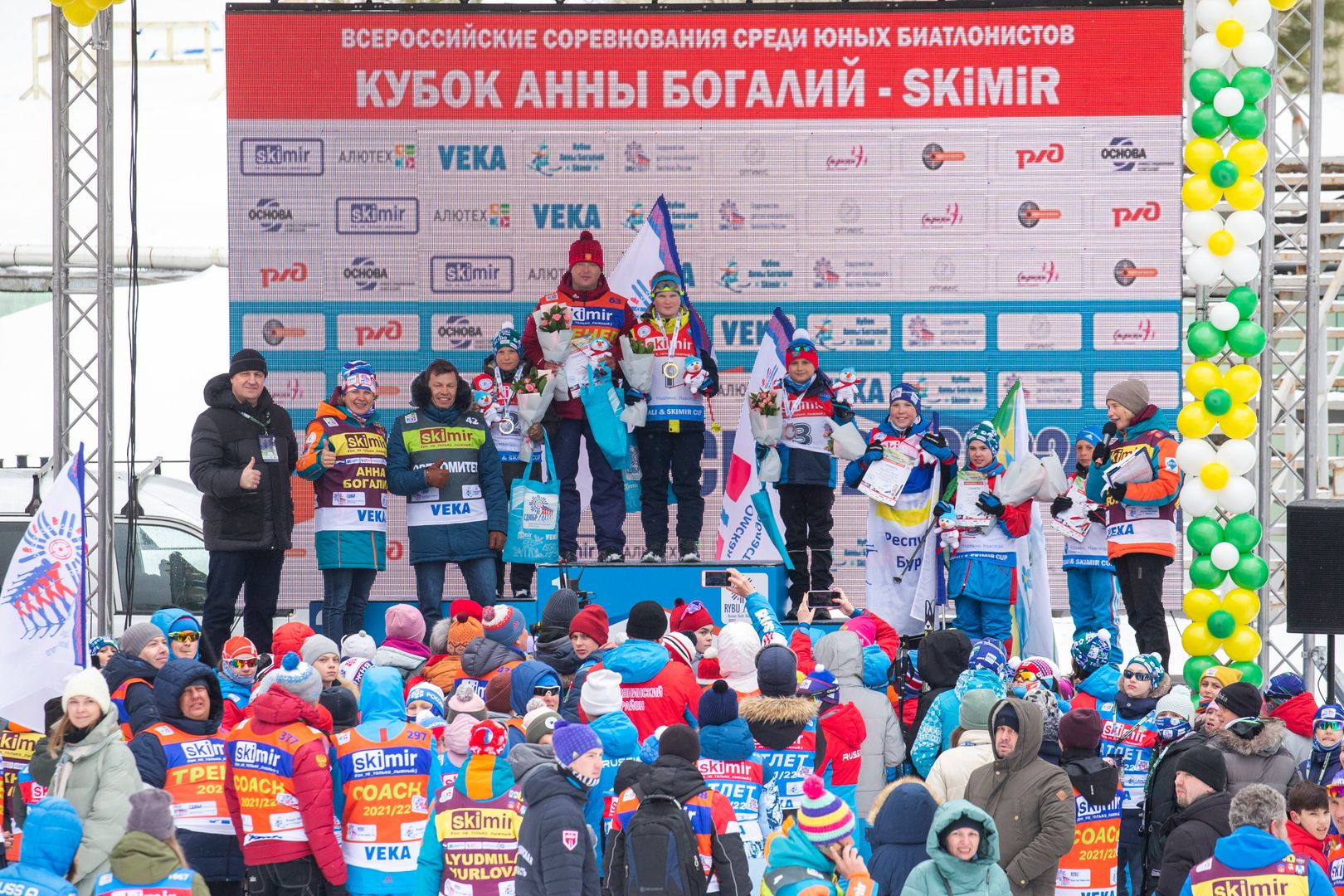 Виктор Майгуров участвует в награждении победителей