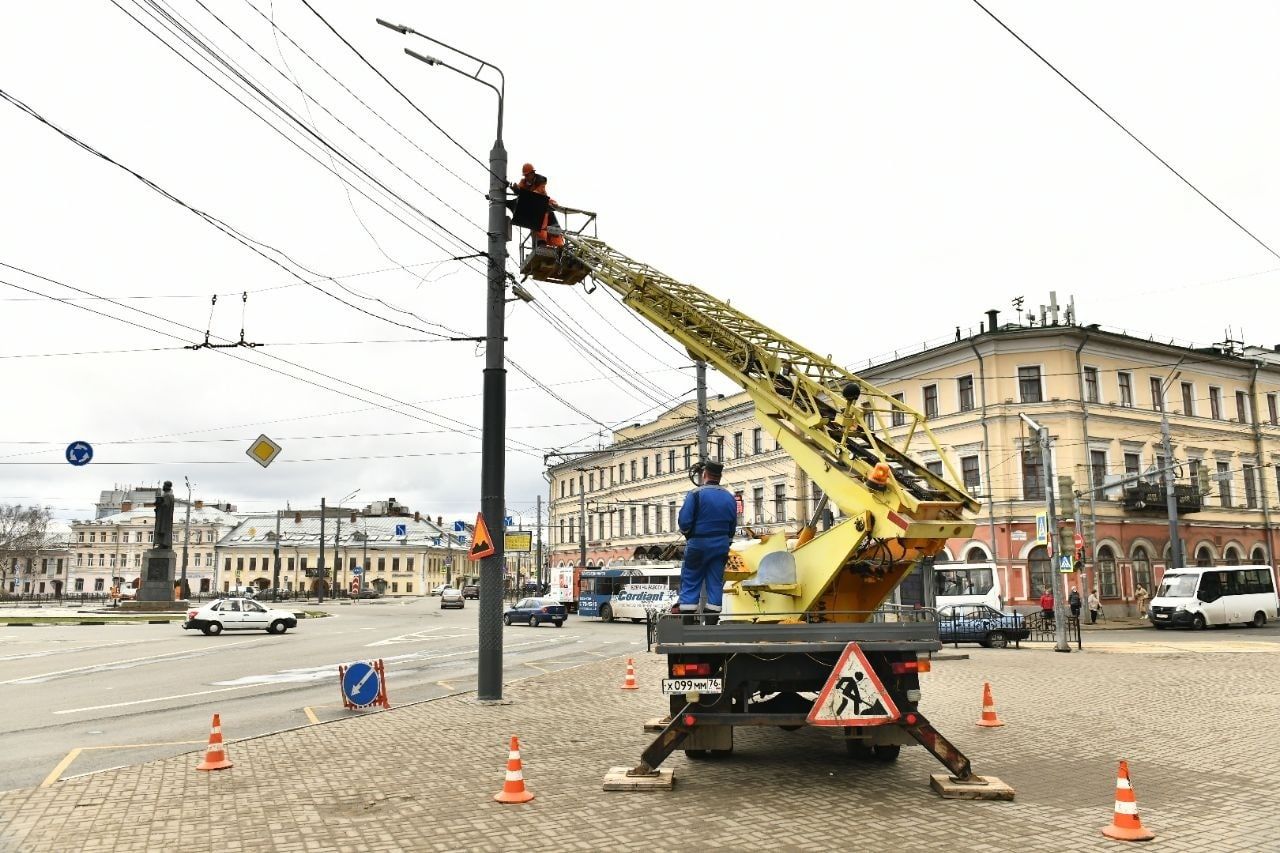 Установка в ярославле. Громкоговоритель на улице. Россия для монтажа. День Победы в Ярославле 2021. Ярославль население.