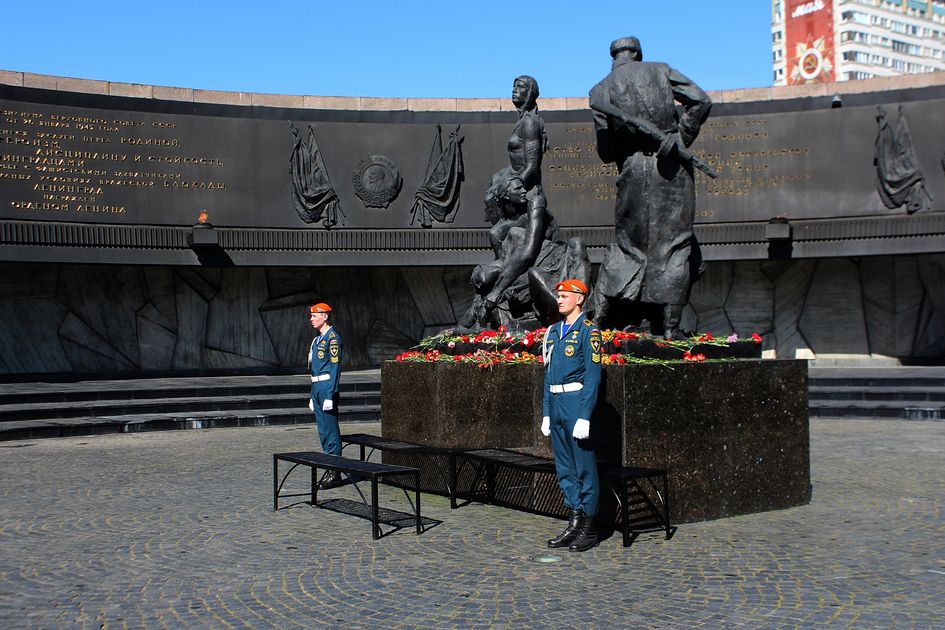 Памятный зал монумента героическим защитникам ленинграда