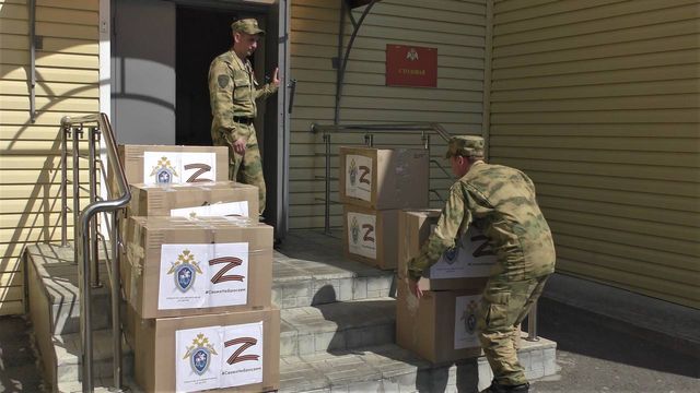 Офицеры СК России по Алтайскому краю передали для солдат, находящихся на Украине письма и посылки детей