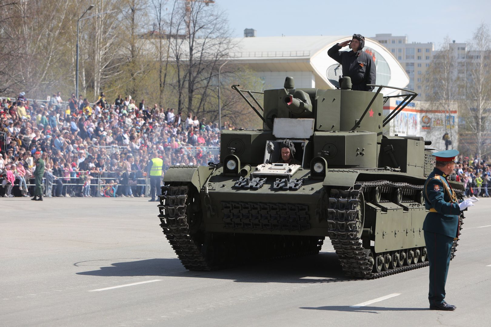 Поезд Победы», «Судьба», военная техника — 9 мая в Верхней Пышме