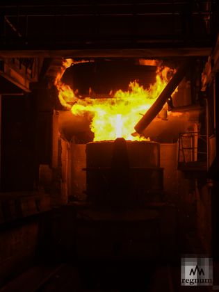 Наполнение емкости расплавленным металлом