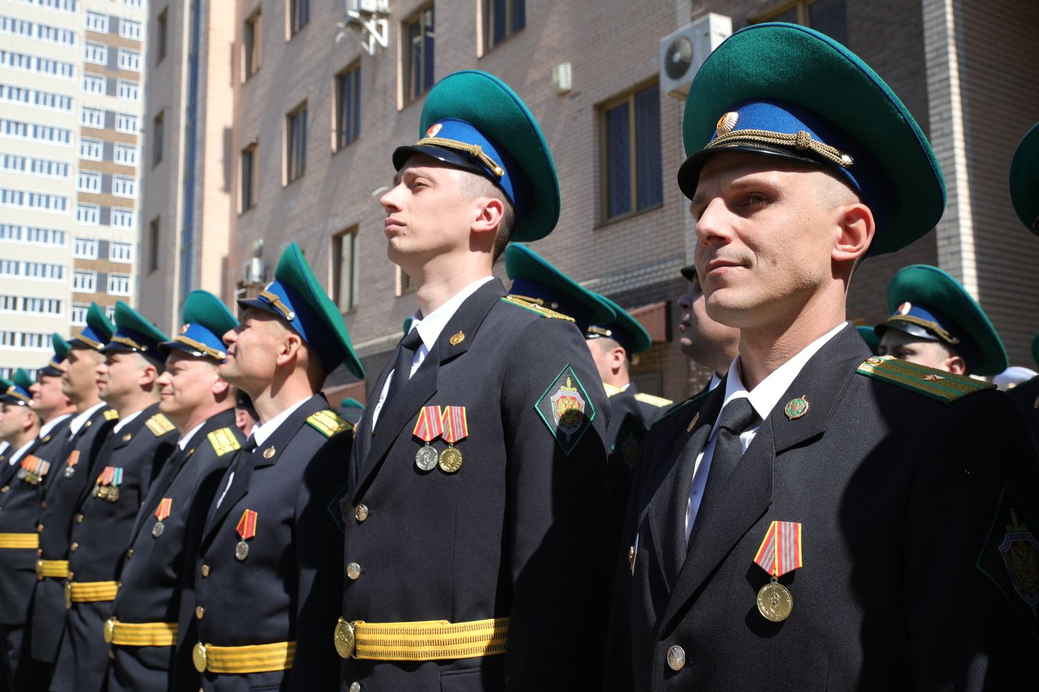 Ростовские пограничники помогли беженцу, пострадавшему при обстреле ВСУ