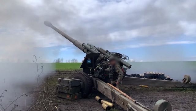 Артиллерия ДНР подавляет вражеские позиции, с которых ВСУ вели огонь по жилым кварталам Донецка