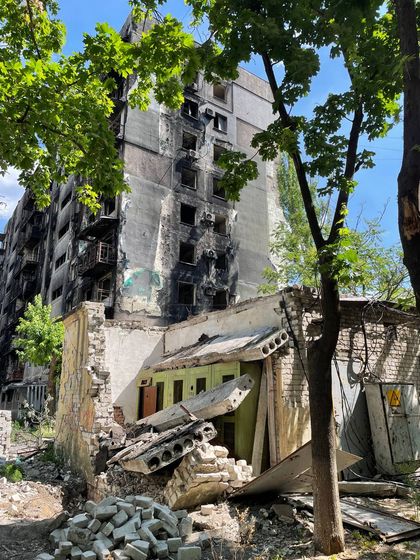 Мариуполь в пострадавших от рук украинских националистических батальонов домах