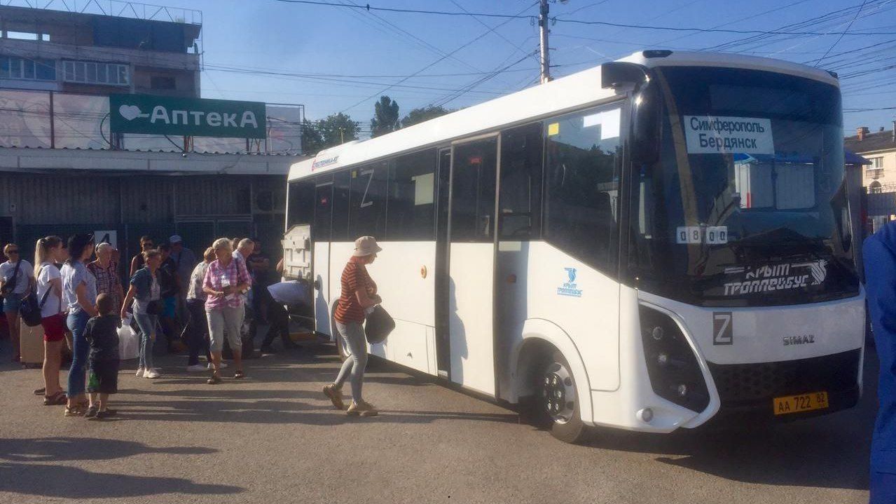 На первом автобусе из Симферополя в Бердянск выехали 22 человека